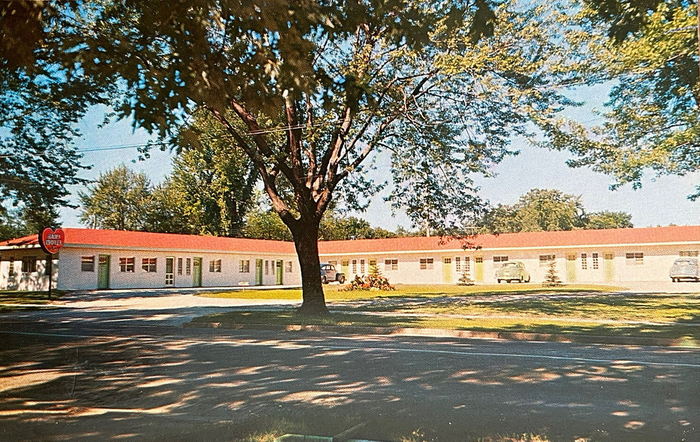 Hart Motel - Vintage Postcard (newer photo)